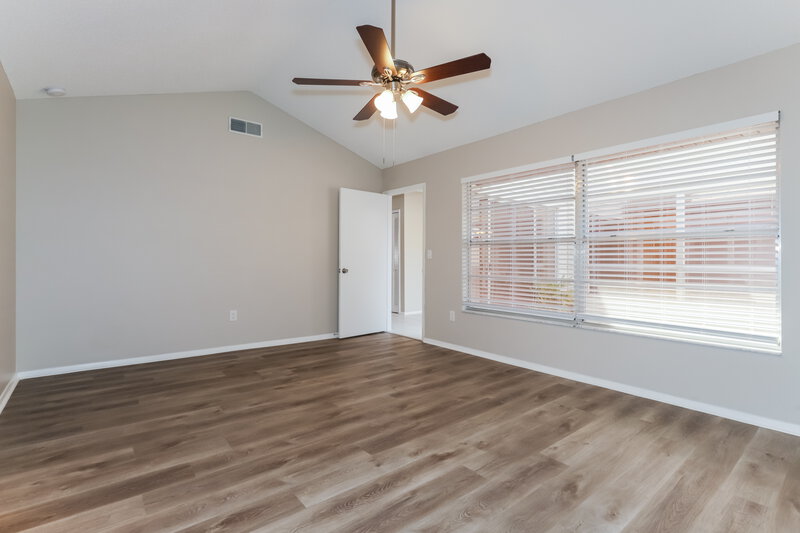 2,810/Mo, 7108 Silvermill Dr Tampa, FL 33635 Living Room View 2