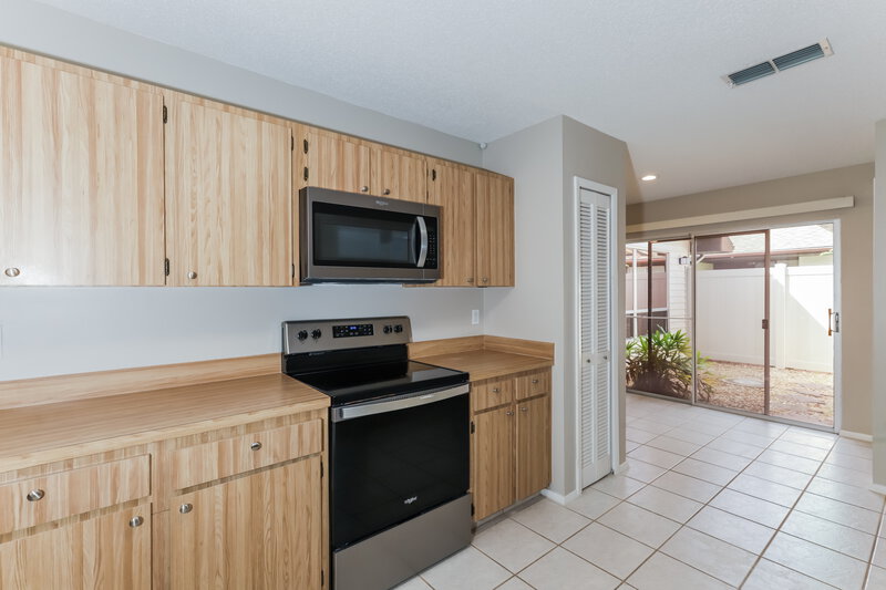 2,810/Mo, 7108 Silvermill Dr Tampa, FL 33635 Kitchen View