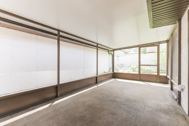2,810/Mo, 7108 Silvermill Dr Tampa, FL 33635 Sun Room View