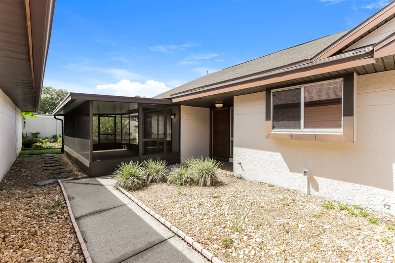 2,810/Mo, 7108 Silvermill Dr Tampa, FL 33635 Rear View