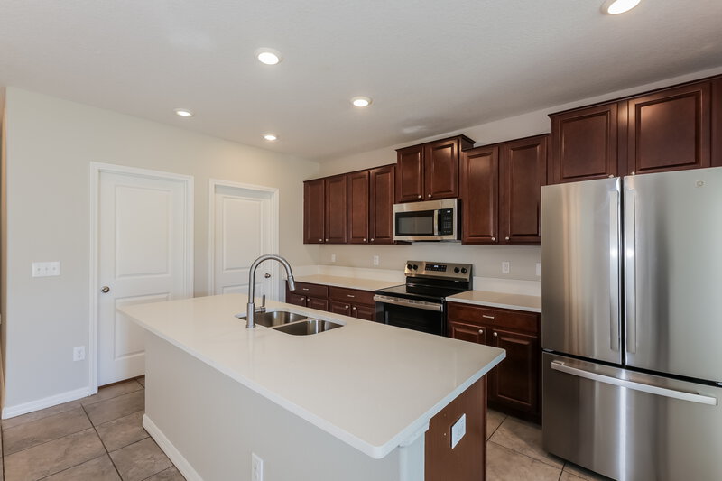 2,080/Mo, 6807 Blue Moon Way Sun City Center, FL 33573 Kitchen View 2