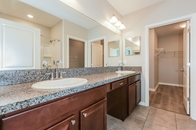 2,080/Mo, 6807 Blue Moon Way Sun City Center, FL 33573 Main Bathroom View