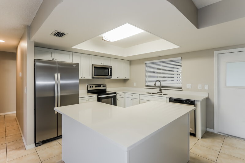 2,440/Mo, 504 Mahogany Dr Seffner, FL 33584 Kitchen View