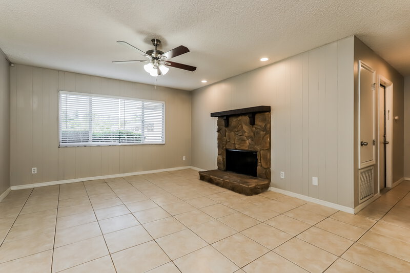 2,440/Mo, 504 Mahogany Dr Seffner, FL 33584 Family Room View