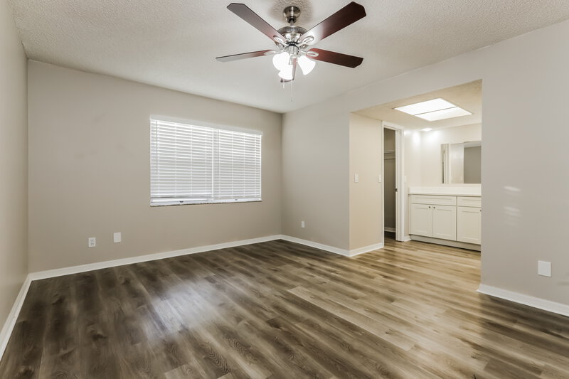 2,440/Mo, 504 Mahogany Dr Seffner, FL 33584 Main Bedroom View