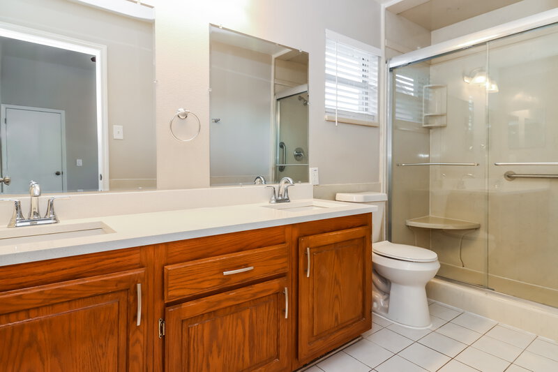 3,770/Mo, 5303 Macbeth Ct Tampa, FL 33624 Main Bathroom View