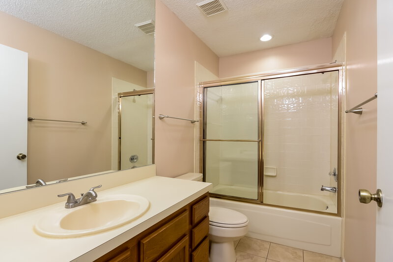 2,510/Mo, 18306 Cypress Stand Cir Tampa, FL 33647 Bathroom View
