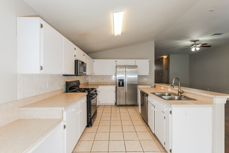 2,440/Mo, 1107 Crimson Clover Ln Wesley Chapel, FL 33543 Kitchen View 2