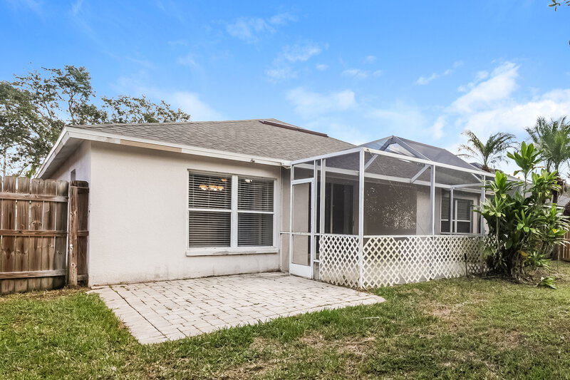 2,440/Mo, 1107 Crimson Clover Ln Wesley Chapel, FL 33543 Rear View