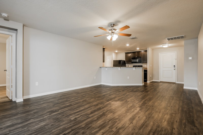 1,980/Mo, 1002 Wynnmere Walk Ave Ruskin, FL 33570 Living Room View