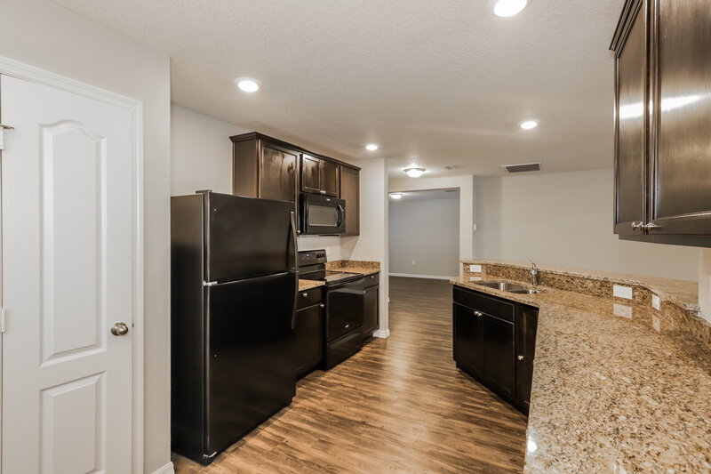 1,980/Mo, 1002 Wynnmere Walk Ave Ruskin, FL 33570 Kitchen View 3