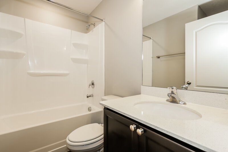 1,980/Mo, 1002 Wynnmere Walk Ave Ruskin, FL 33570 Bathroom View