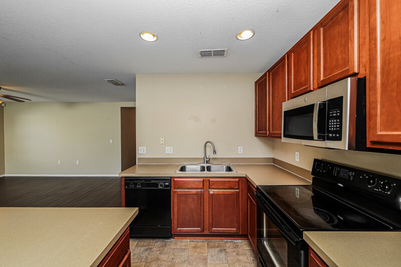 0/Mo, 11214 Running Pine Dr Riverview, FL 33569 Kitchen View