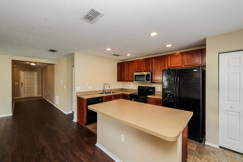 0/Mo, 11214 Running Pine Dr Riverview, FL 33569 Kitchen View 2