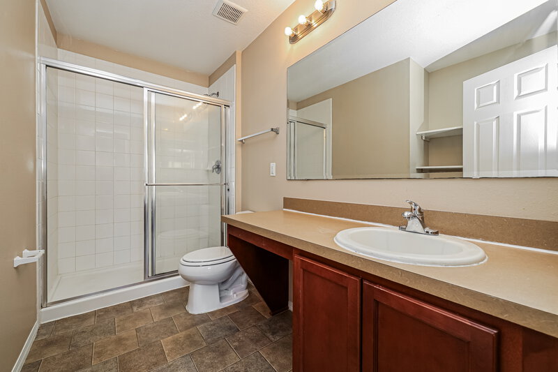 0/Mo, 11214 Running Pine Dr Riverview, FL 33569 Main Bathroom View