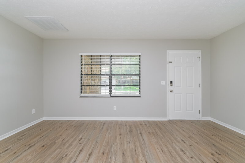 2,250/Mo, 702 Millifold Pl Brandon, FL 33510 Living Room View