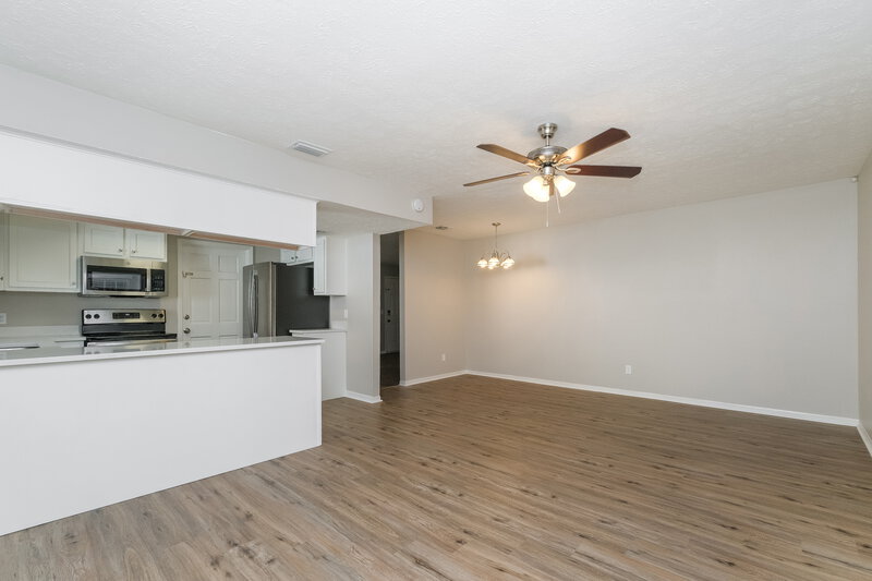 2,250/Mo, 702 Millifold Pl Brandon, FL 33510 Living Room View 2