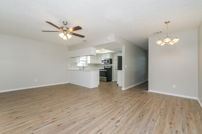 2,250/Mo, 702 Millifold Pl Brandon, FL 33510 Dining Room View