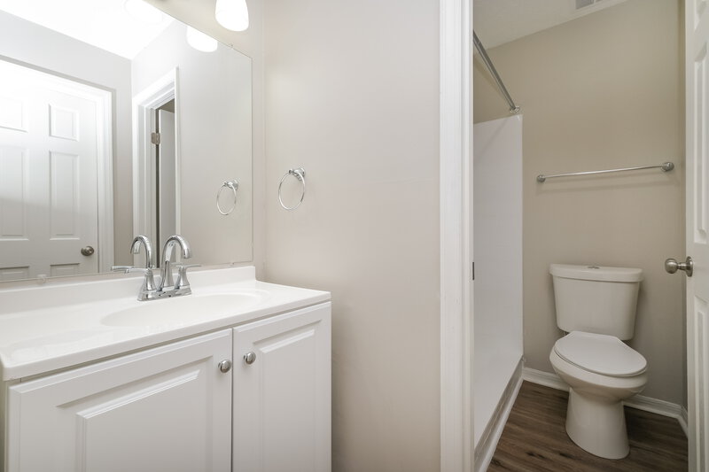 2,250/Mo, 702 Millifold Pl Brandon, FL 33510 Main Bathroom View