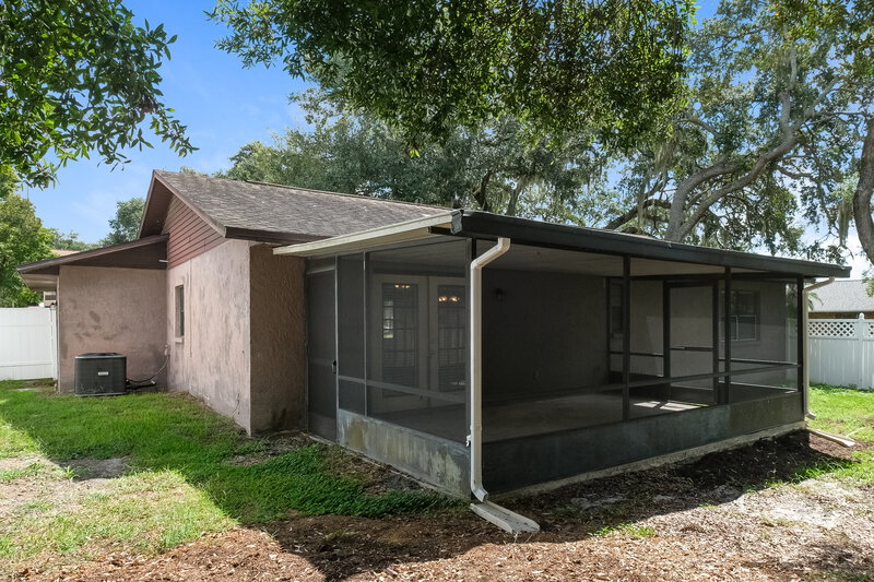 2,250/Mo, 702 Millifold Pl Brandon, FL 33510 Rear View