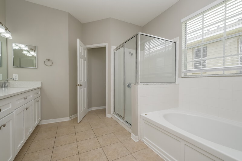 1,885/Mo, 14208 Holly Hammock Ln Brooksville, FL 34613 Main Bathroom View