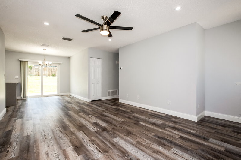 1,950/Mo, 310 Regal Park Dr Valrico, FL 33594 Living Room View 2