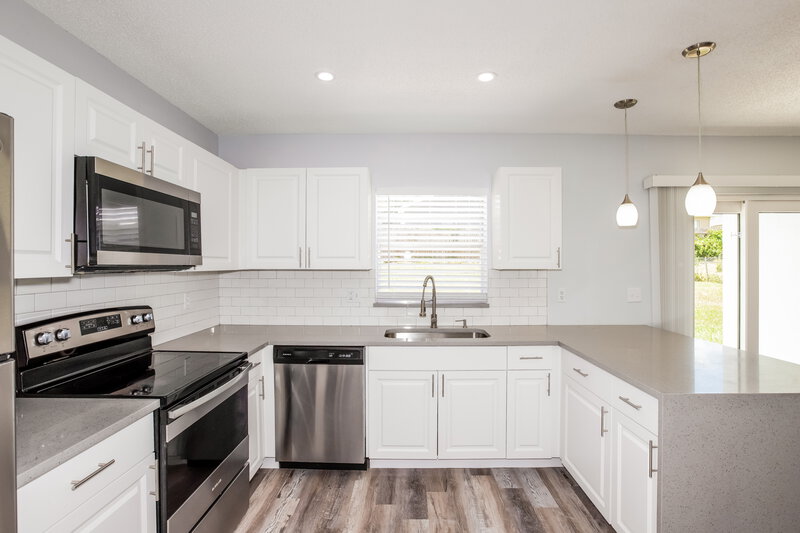 1,950/Mo, 310 Regal Park Dr Valrico, FL 33594 Kitchen View 2