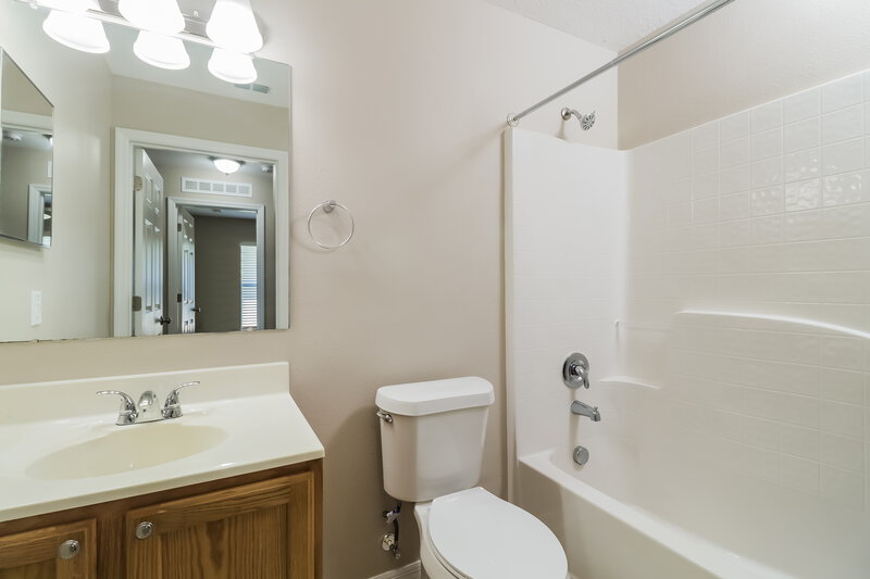 1,890/Mo, 3642 Fyfield Ct Land O Lakes, FL 34638 Bathroom View