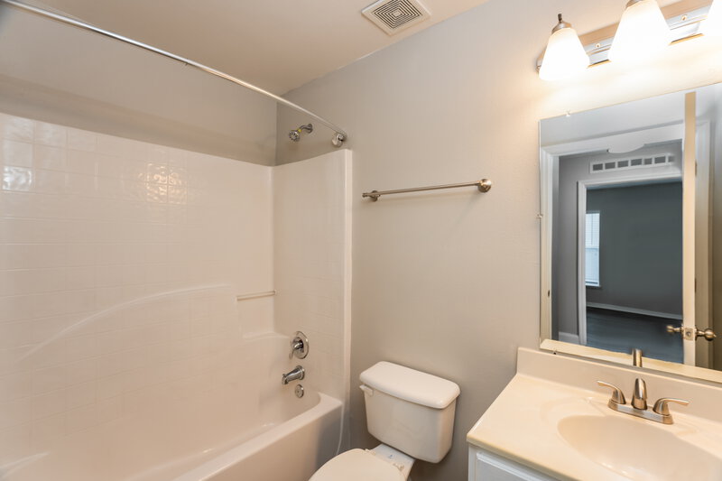 1,880/Mo, 6503 Tabogi Trl Wesley Chapel, FL 33545 Bathroom View