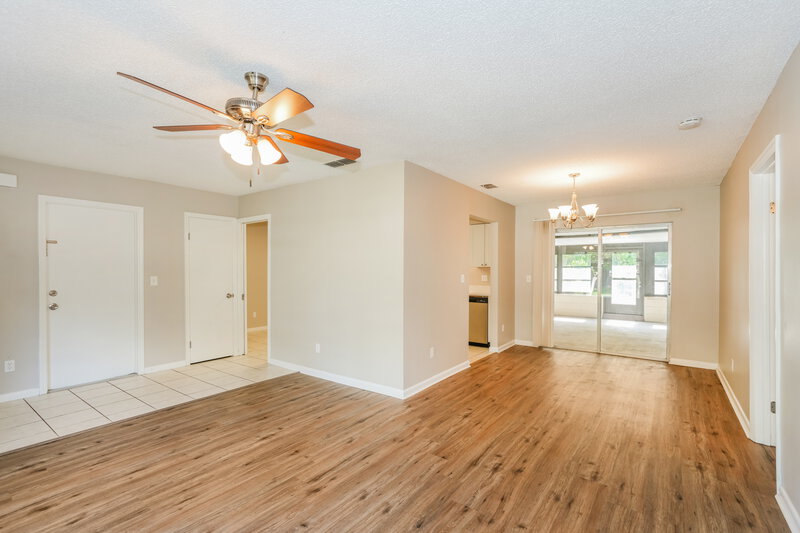 2,285/Mo, 17507 Cranbrook Dr Lutz, FL 33549 Living Room View 2