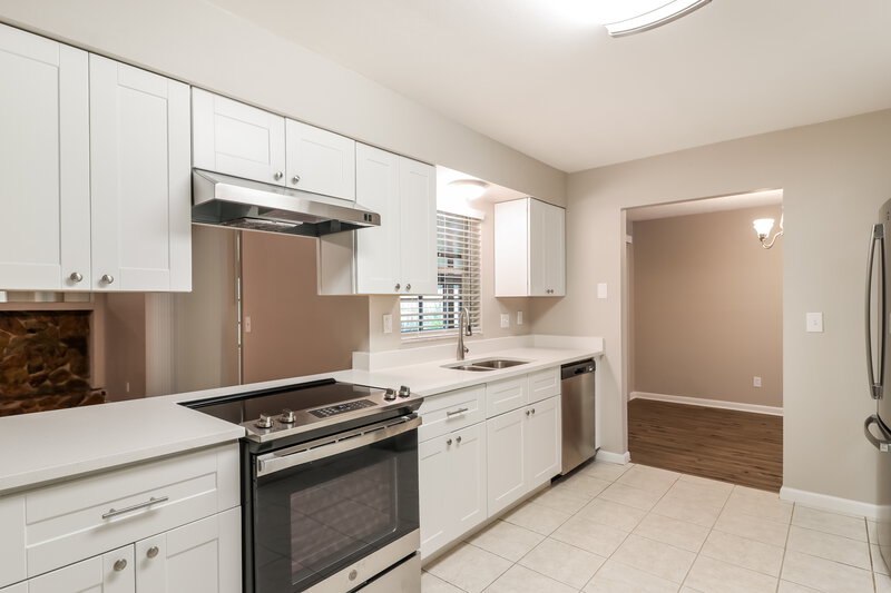 2,405/Mo, 17507 Cranbrook Dr Lutz, FL 33549 Kitchen View 2