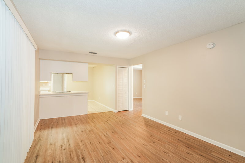2,285/Mo, 17507 Cranbrook Dr Lutz, FL 33549 Family Room View 2