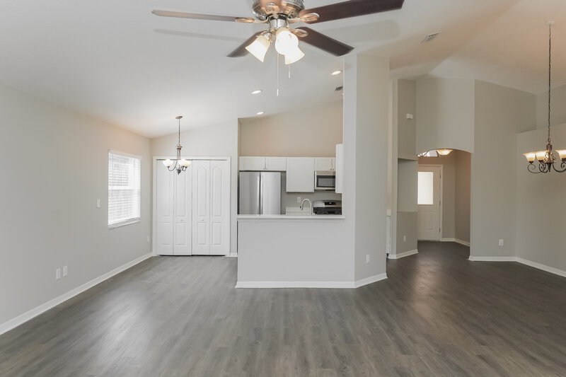 2,055/Mo, 7604 Bristol Park Dr Apollo Beach, FL 33572 Living Room View 2