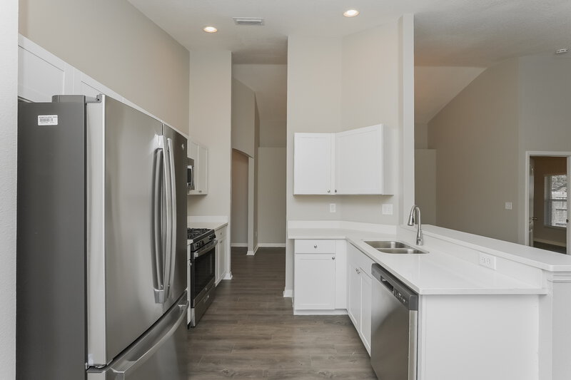 2,055/Mo, 7604 Bristol Park Dr Apollo Beach, FL 33572 Kitchen View