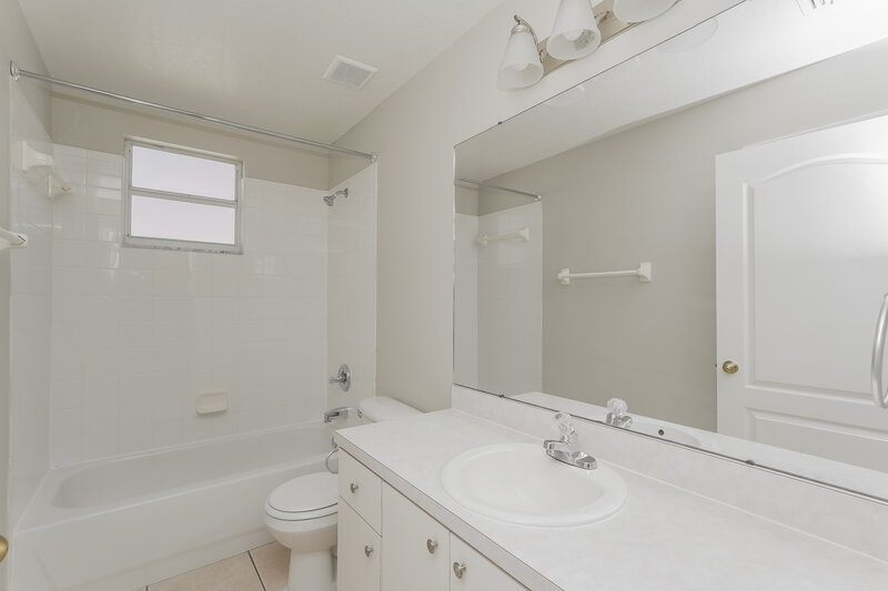 2,055/Mo, 7604 Bristol Park Dr Apollo Beach, FL 33572 Bathroom View