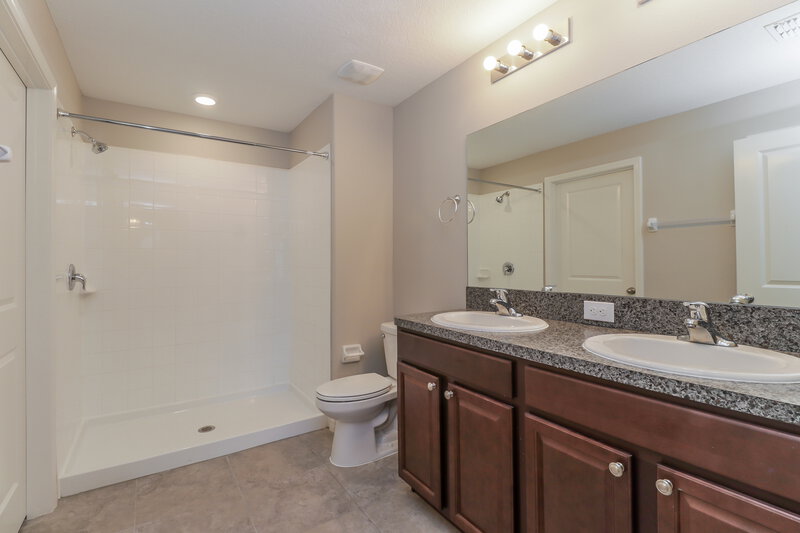 2,005/Mo, 7208 Ozello Trail Ave Sun City Center, FL 33573 Main Bathroom View