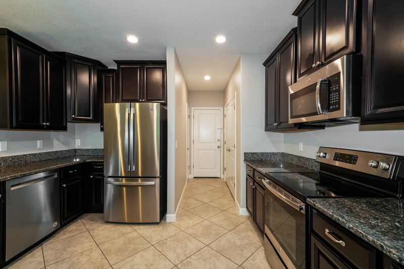 2,395/Mo, 10165 Newminster Loop Ruskin, FL 33573 Kitchen View