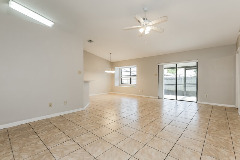2,130/Mo, 1440 Tiverton Dr Brandon, FL 33511 Living Room View 2