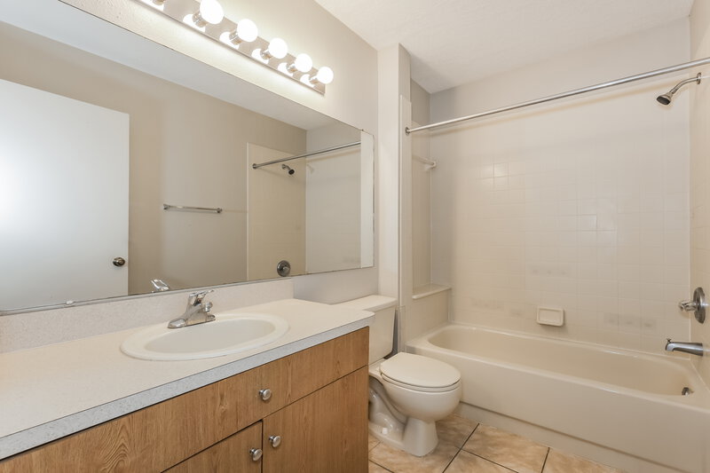 2,130/Mo, 1440 Tiverton Dr Brandon, FL 33511 Main Bathroom View