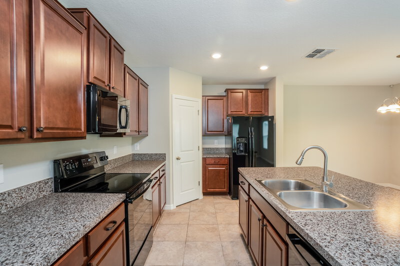 2,320/Mo, 17209 Beach Buttercup Pl Wimauma, FL 33598 Kitchen View