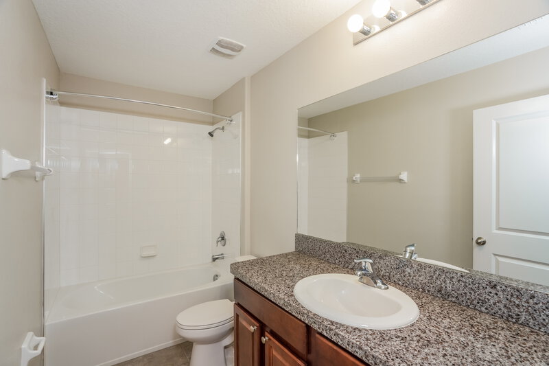 2,320/Mo, 17209 Beach Buttercup Pl Wimauma, FL 33598 Main Bathroom View