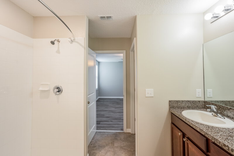 2,320/Mo, 17209 Beach Buttercup Pl Wimauma, FL 33598 Bathroom View