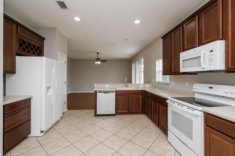 2,930/Mo, 5939 Sweet William Ter Land O' Lakes, FL 34639 Kitchen View