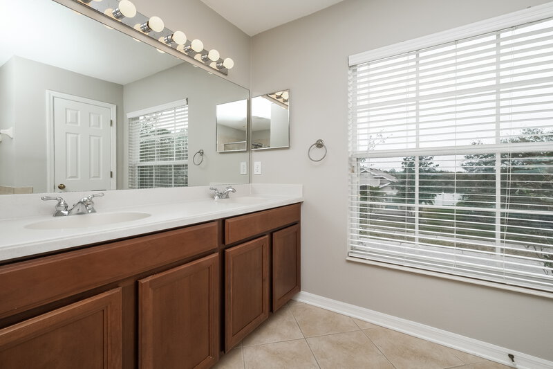 2,930/Mo, 5939 Sweet William Ter Land O' Lakes, FL 34639 Main Bathroom View 2