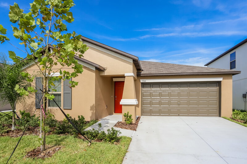 2,100/Mo, 15306 Miller Creek Dr Sun City Center, FL 33573 External View