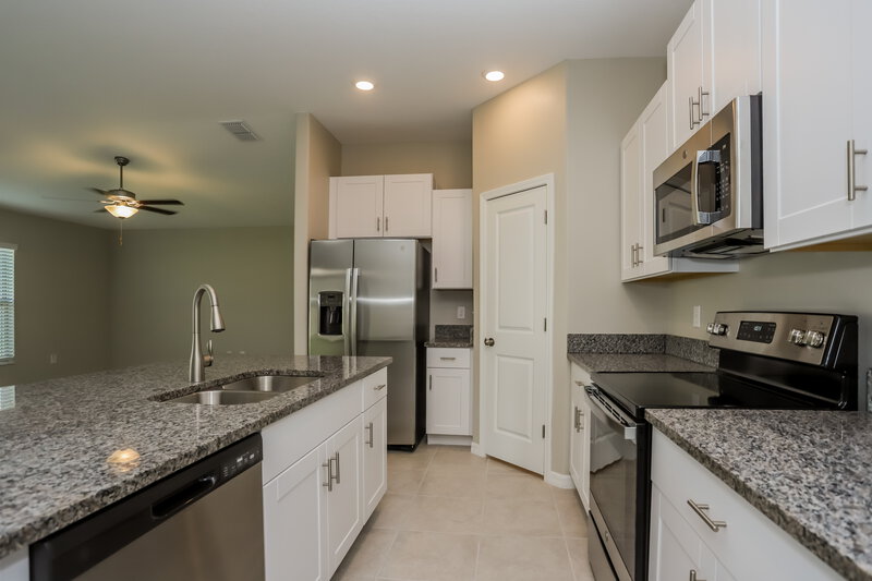 2,100/Mo, 15306 Miller Creek Dr Sun City Center, FL 33573 Kitchen View