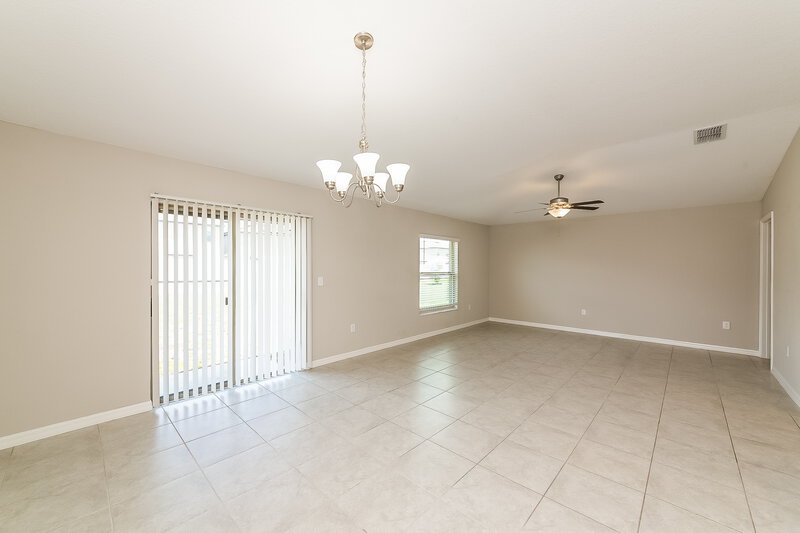 1,975/Mo, 15306 Miller Creek Dr Sun City Center, FL 33573 Dining Room View 2