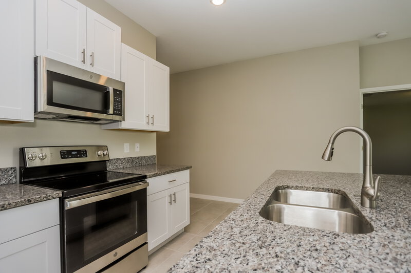 2,100/Mo, 15306 Miller Creek Dr Sun City Center, FL 33573 Kitchen View 2