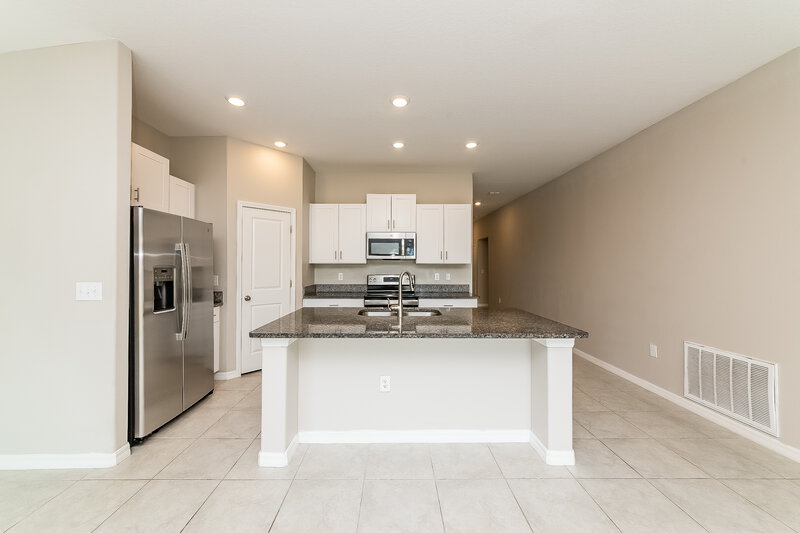 1,975/Mo, 15306 Miller Creek Dr Sun City Center, FL 33573 Kitchen View