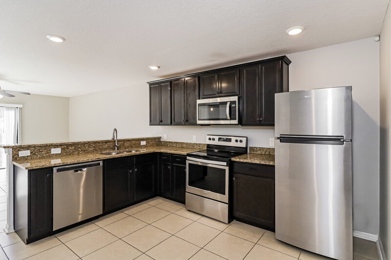 1,705/Mo, 8349 Silverbell Loop Brooksville, FL 34613 Kitchen View